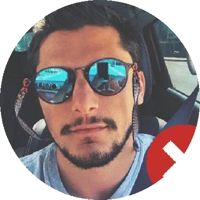 Exemplo a evitar: selfie de óculos espelhado dentro do carro