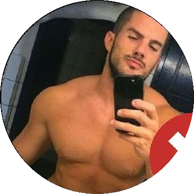 Exemplo a evitar: selfie sem camisa no espelho